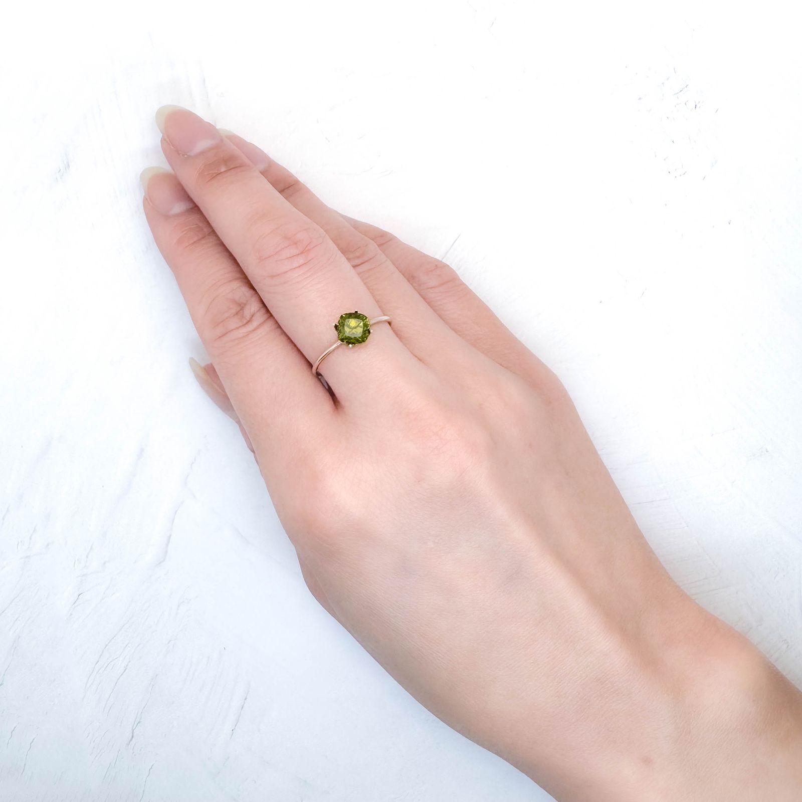 ベスビアナイト(アイドクレース) ケニア産 1.24ct / 6x5.9mm前後