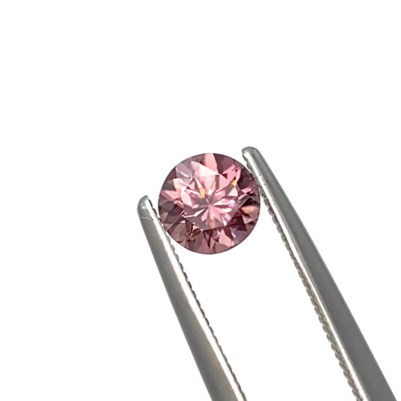 ピンクジルコン スリランカ/カンボジア産 0.78ct / 5x5mm前後