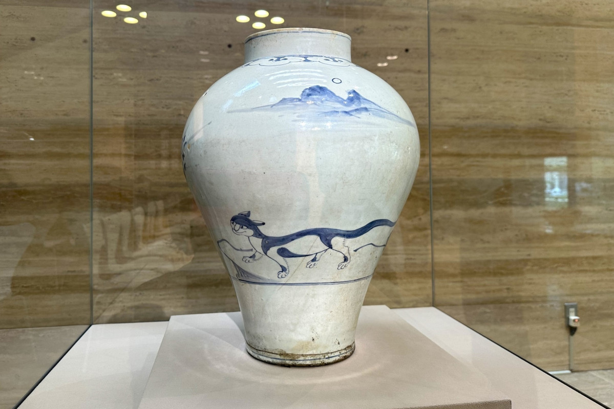 中国美術 青華 纏枝霊芝雲龍紋 獣耳罐 瓶(K-MB253) 【公式通販】