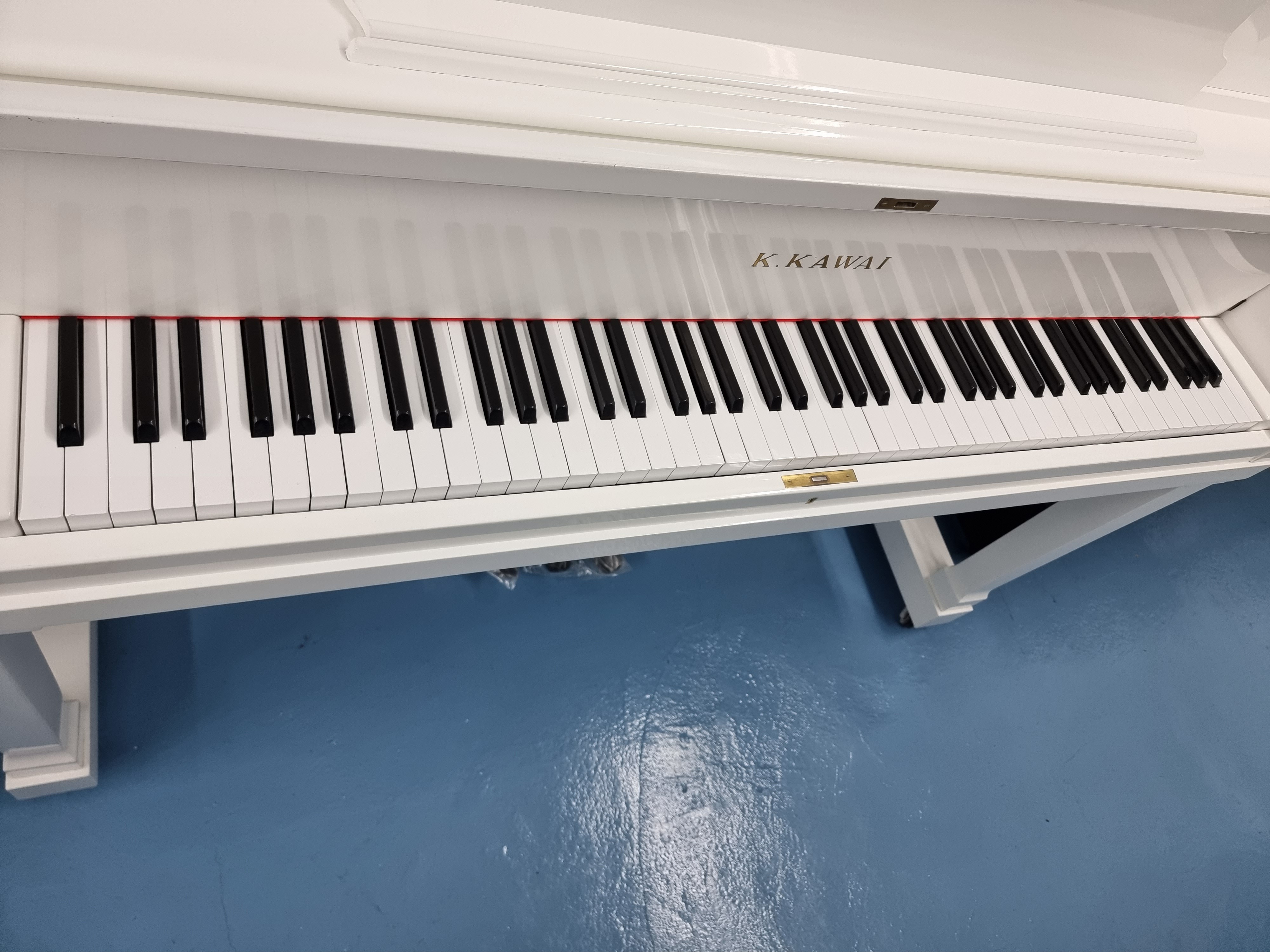 Unleash Your Musical Creativity with the KAWAI K48 (White) Upright