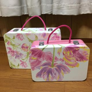 LAURA ASHLEY（ケース/ボックス）のフリマアイテム一覧