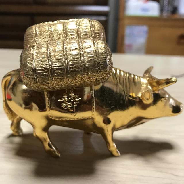 風水で縁起の良い牛の置物 24kメッキの通販 by 遊婆ぁ〜婆's shop｜ラクマ
