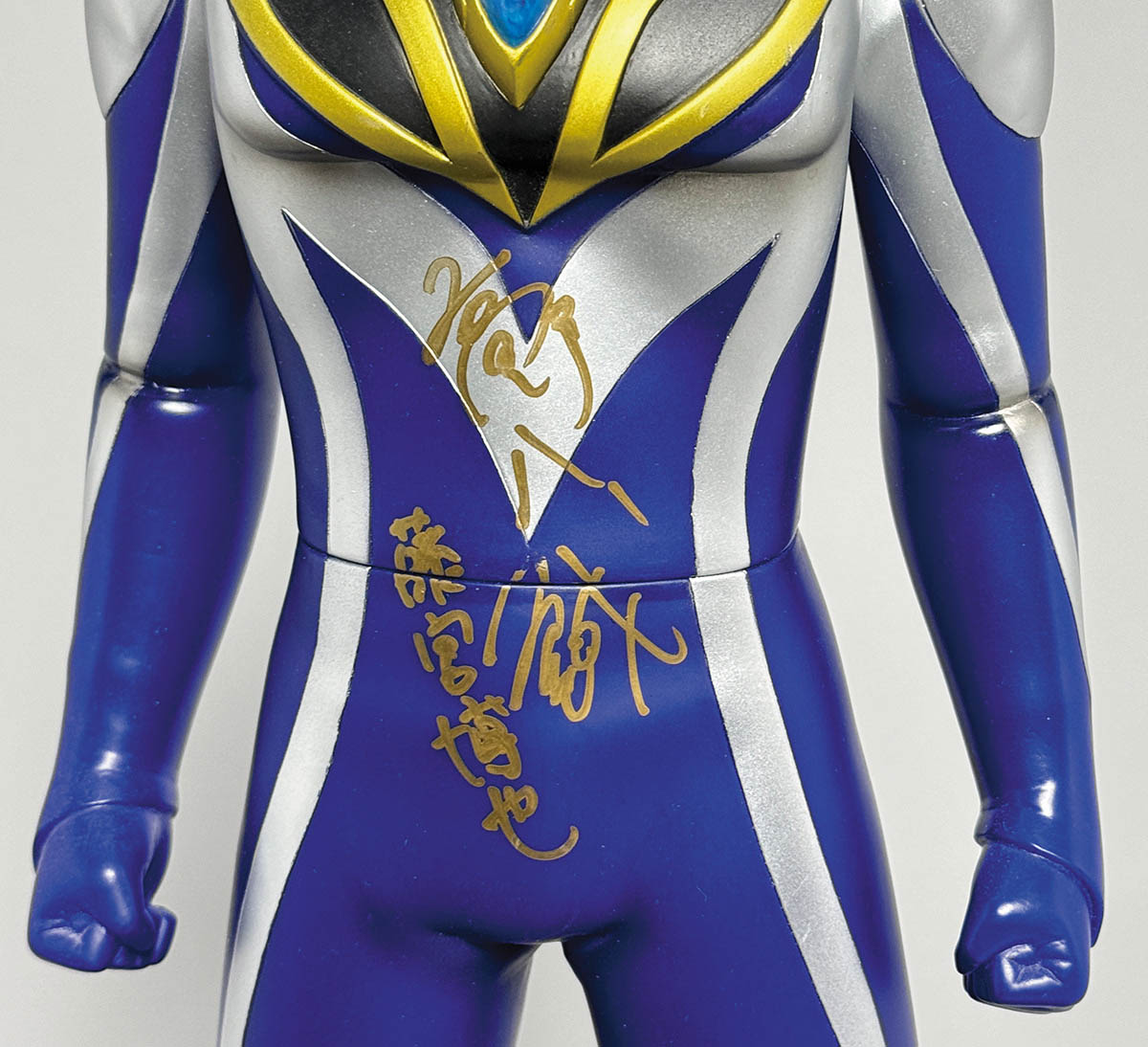 3100] 高野八誠 直筆サイン入りTOY「ウルトラマンアグル」