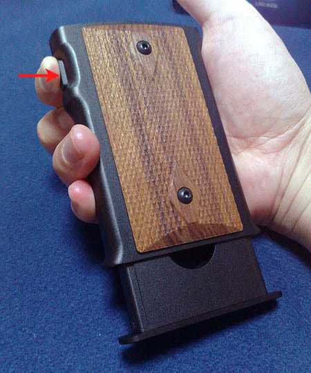 T.K.RedモデルガンBlog:1911グリップ風名刺入れ