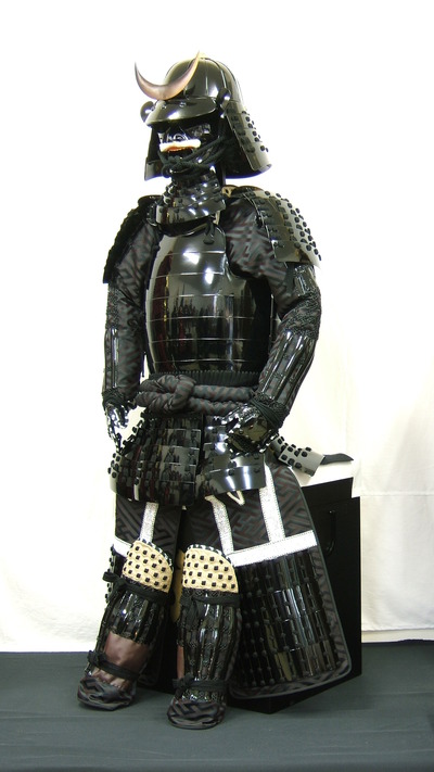 掛川城南側 「遠州掛川 鎧屋」:鎧屋オリジナル 黒糸威黒桶側二枚胴具足