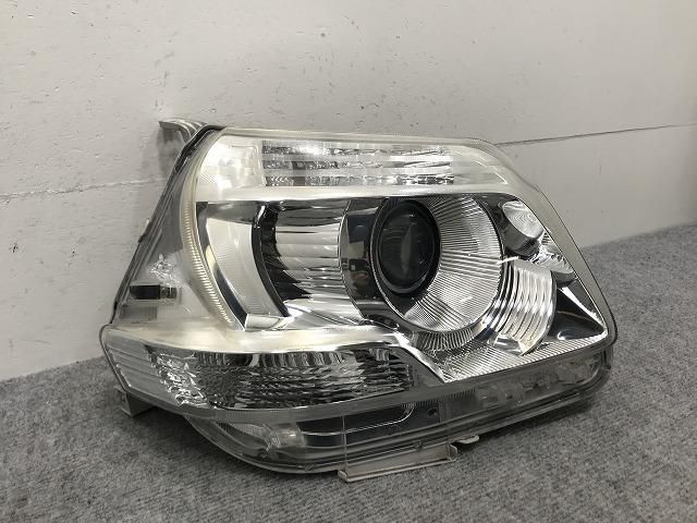 シエンタ ダイス NCP81G/NCP85G 純正 右 ヘッドライト/ランプ キセノン
