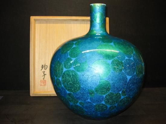小野珀子作 釉裏金白金彩花壷 - 有田焼 八右衛門窯 大慶 公式