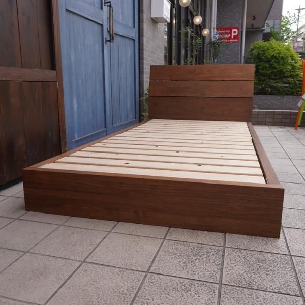 MASTERWAL(マスターウォール)のウォールナット材を使用したKP BED(ケー