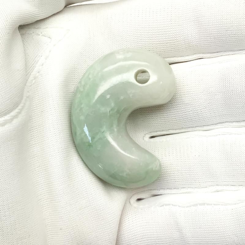糸魚川翡翠 勾玉 巴型 】 国産 天然石 糸魚川産翡翠 ひすい ヒスイ