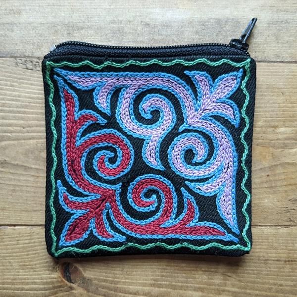 遊牧民の手仕事〜 カザフ刺繍のポーチ