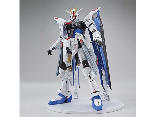 バンダイ、上海「実物大フリーダムガンダム立像」をフルメカニクス1
