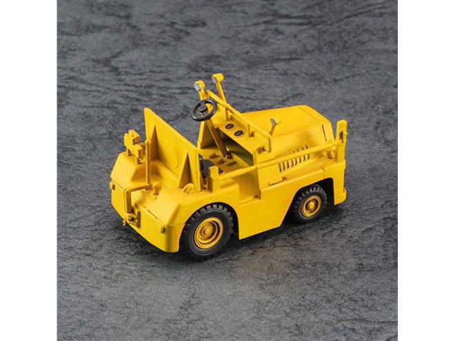 ハセガワ、イエローの牽引車付き「T-33A シューティングスター」1/72