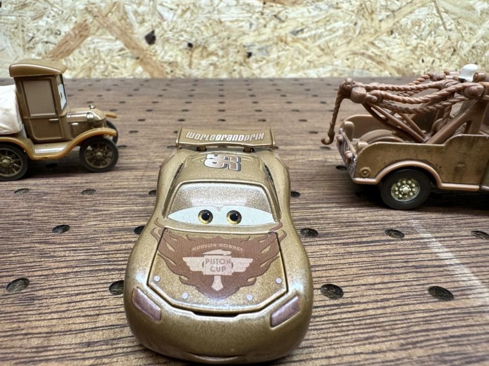 TIME TRAVEL MATER RADIATOR SPRINGS BEGINNINGS GIFT PACK 2013