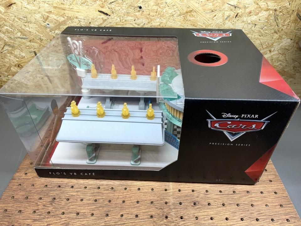 PRECISION SERIES FLO'S V8 CAFE