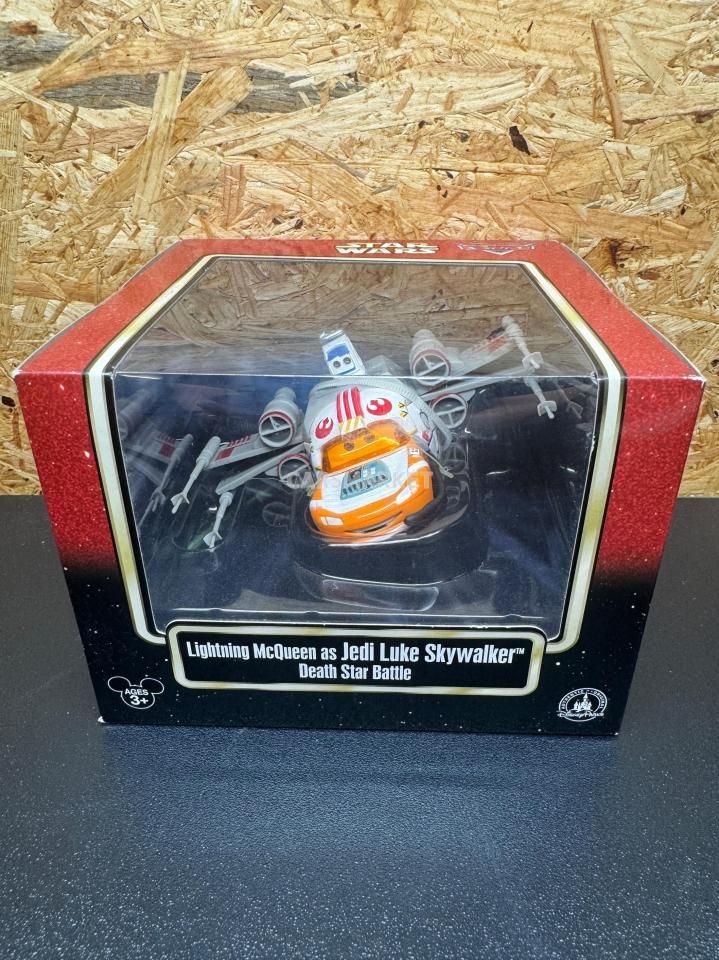 STARWARS WEEKENDで限定発売されたカーズとコラボミニカー