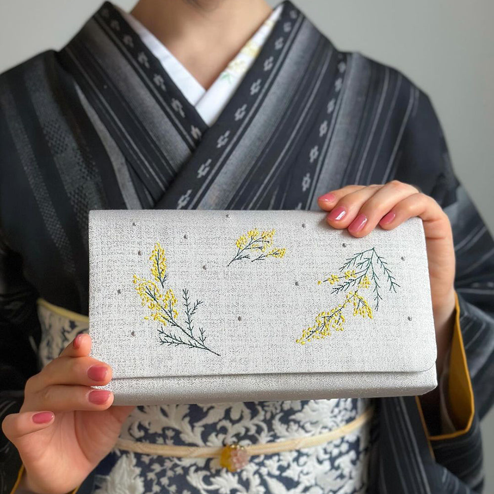 即納品｜ミモザ刺繍のクラッチバッグ｜すなおモデル