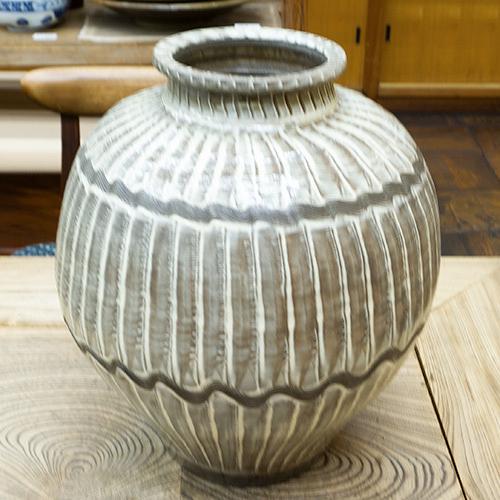 小鹿田焼 黒木昌伸 窯 丸 花瓶 壺 34cm 刷毛目 白 : うつわの店