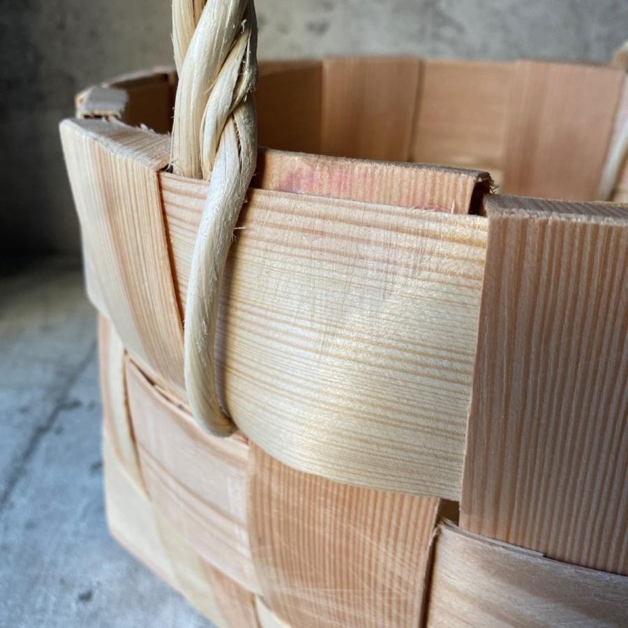 木のバスケット 小 カゴ エストニア クラフト 松の木 : ASSEMBLAGE