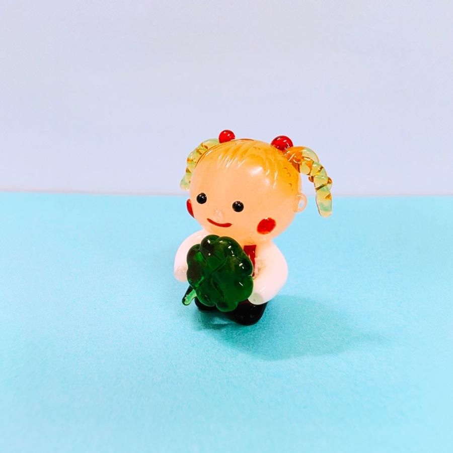 ガラス細工 女の子とよつば ミニチュア 置物 : きたのガラス工芸