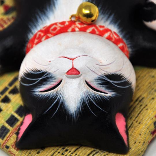 もりわじん作品「寝子」ねこの置物 猫造形 白黒ハチワレ ブチ猫 タウン