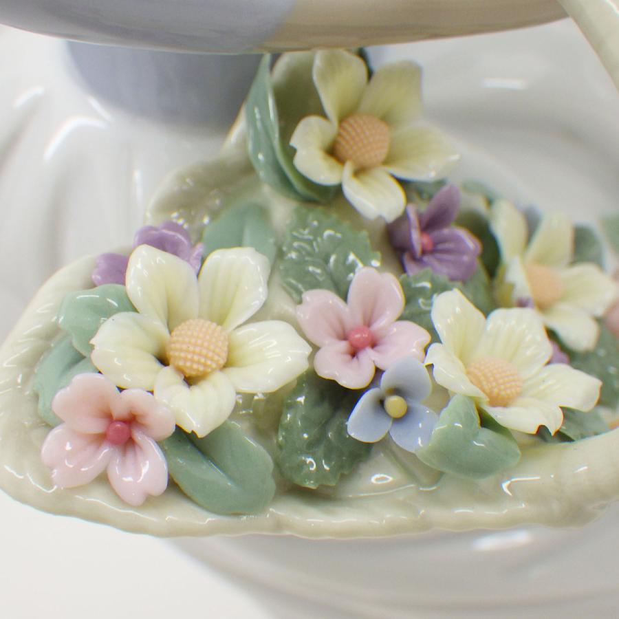 リヤドロ ♯6767 「風のいたずら」 フィギュリン 箱付き Lladro/磁器