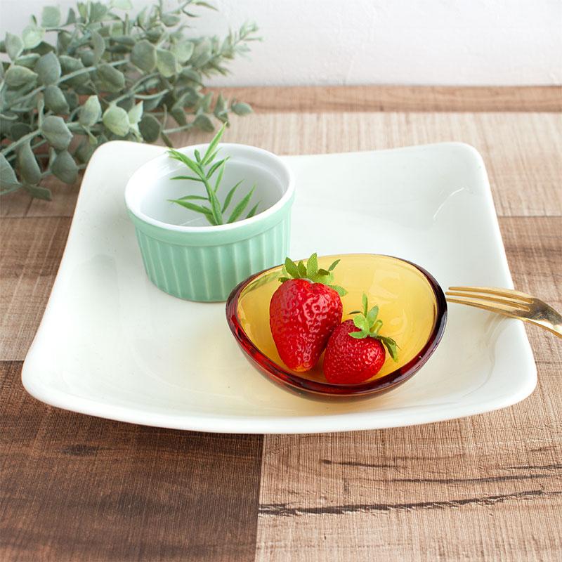 プレート 小皿 8cm×7.4cm ガラス食器 食洗機対応 豆皿 飴色 小さい器