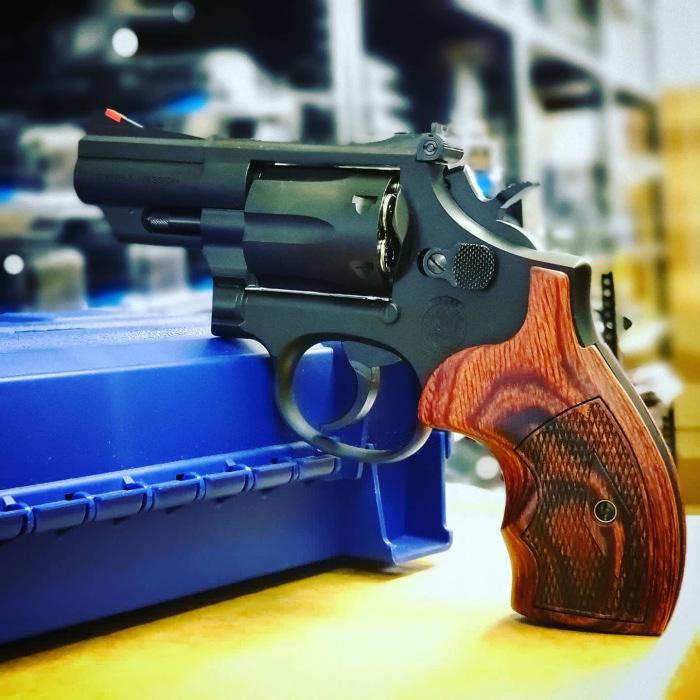 アルタモント S&W Kフレーム ラウンドバット用 木製グリップ ダイヤ