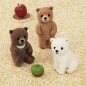 クロワッサンを持ったシロクマのキーホルダー 手作りキット フェルト