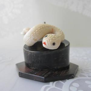 白珊瑚ねずみと桃珊瑚の置物/御守/干支/子/『宝石サンゴ』 : 珊瑚職人