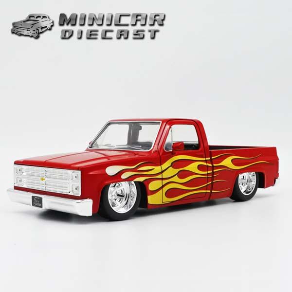Jada 1/24 箱入り ミニカー 1985 CHEVROLET C10 レッド イエロー