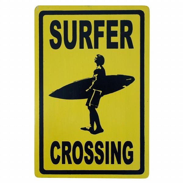 ハワイアンサインボード 20X30 サーファー横断中 SURFER CROSSING