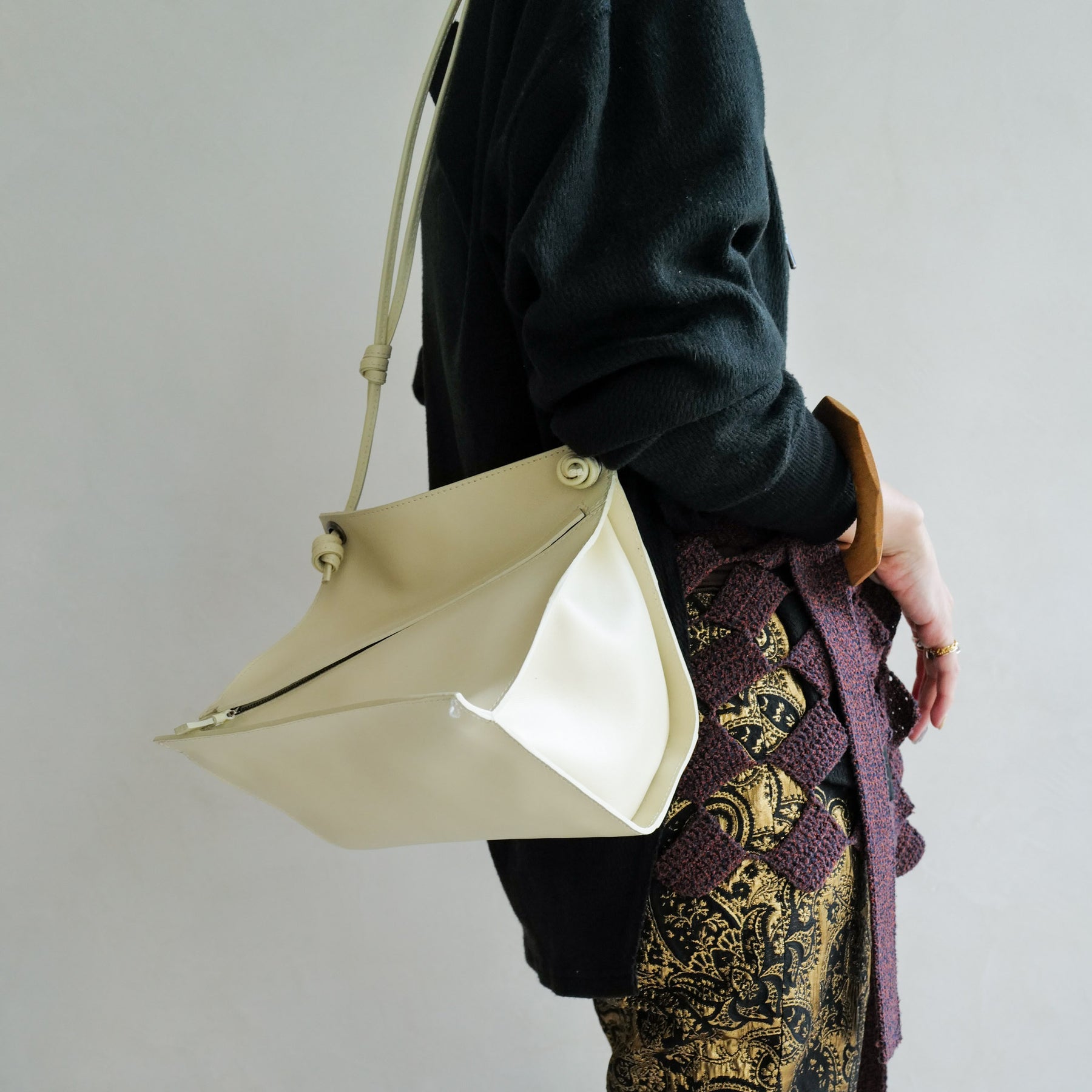 HERRIE BOX ONE HANDLE POUCH / RAPTO FLEX｜しなやかさと上質感を両立