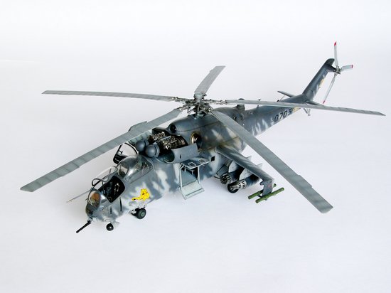 Mil Mi-24V Hind-E Helicopter Trumpeter 05103