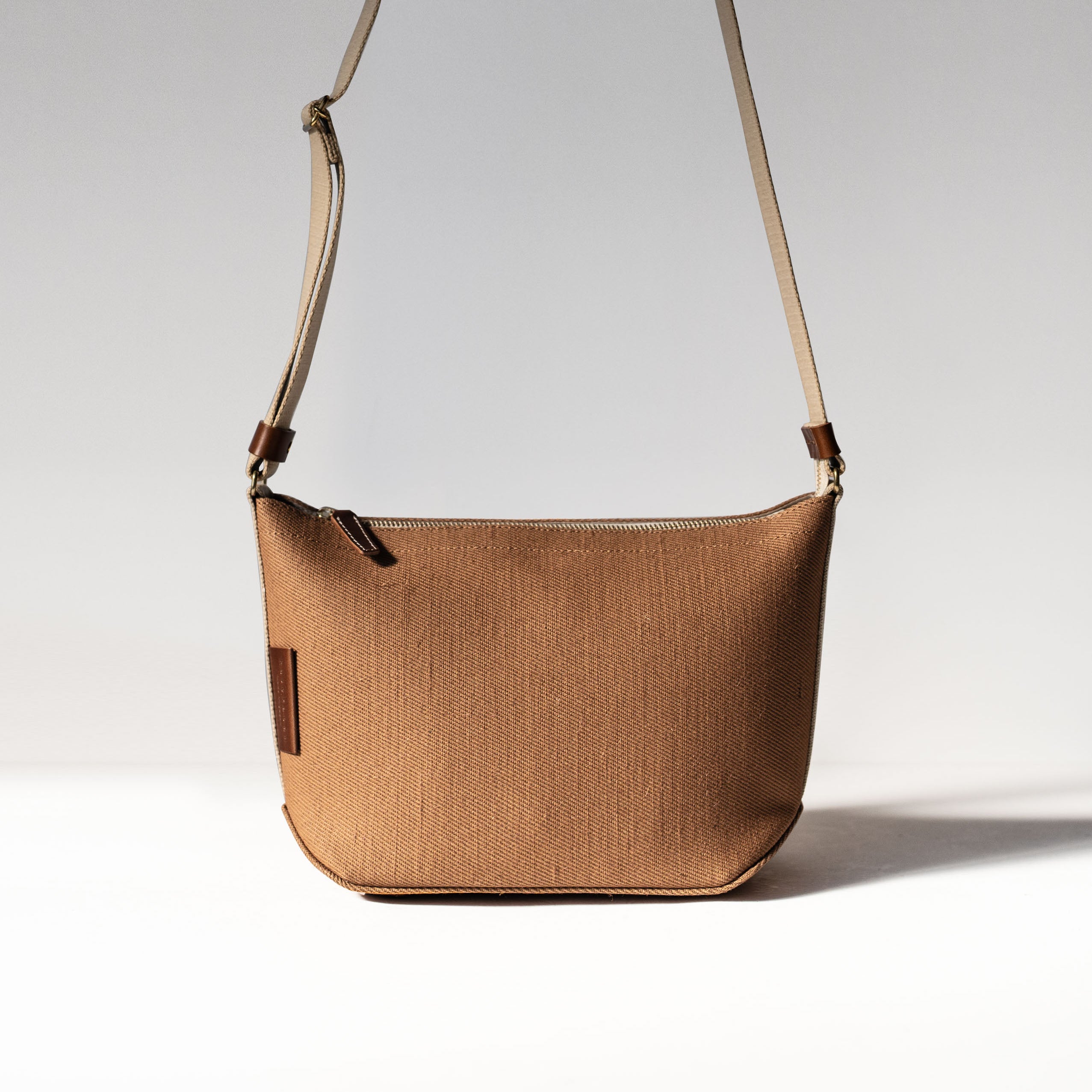 綿麻帆布のショルダーバッグS ＜キャメル camel＞ – 加瀬鞄工房