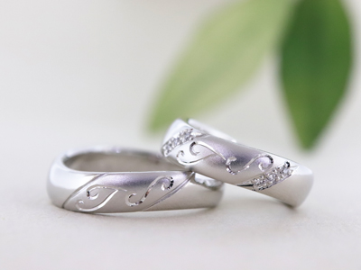 オーダーメイド結婚指輪】手彫りのイニシャルで味わうオーダーメイド