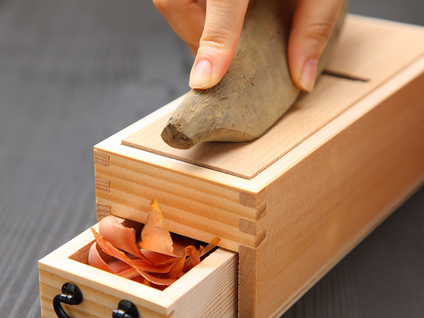 かつお節削り器「絹花」（大） - 五十嵐鰹節 | 本物の味をご家庭で