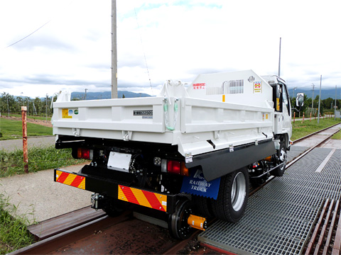 鉄道用三転ダンプ(RT型) | レンタル | 軌陸車テック株式会社
