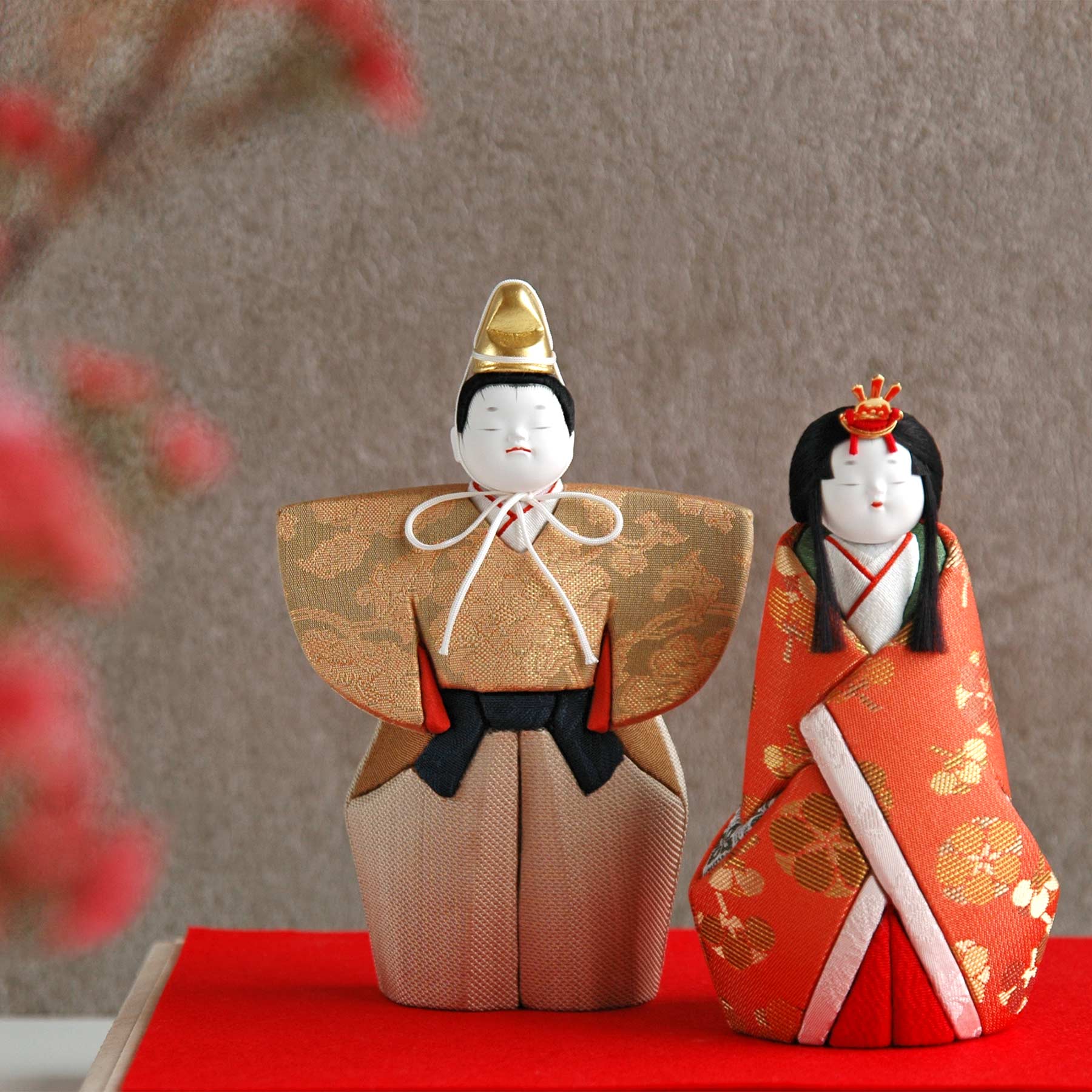 ここかしこの立ち雛 松崎幸一光の小さいながらに本格的なお雛様