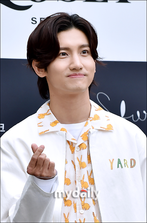 PHOTO@ソウル」東方神起チャンミン、甘い眼差しにとろけそう…ときめき