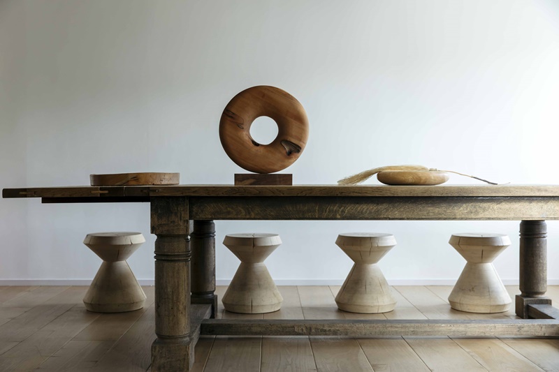 存在感と心地よさと 「Studio Khii（スタジオキイ）」のCedar Stool