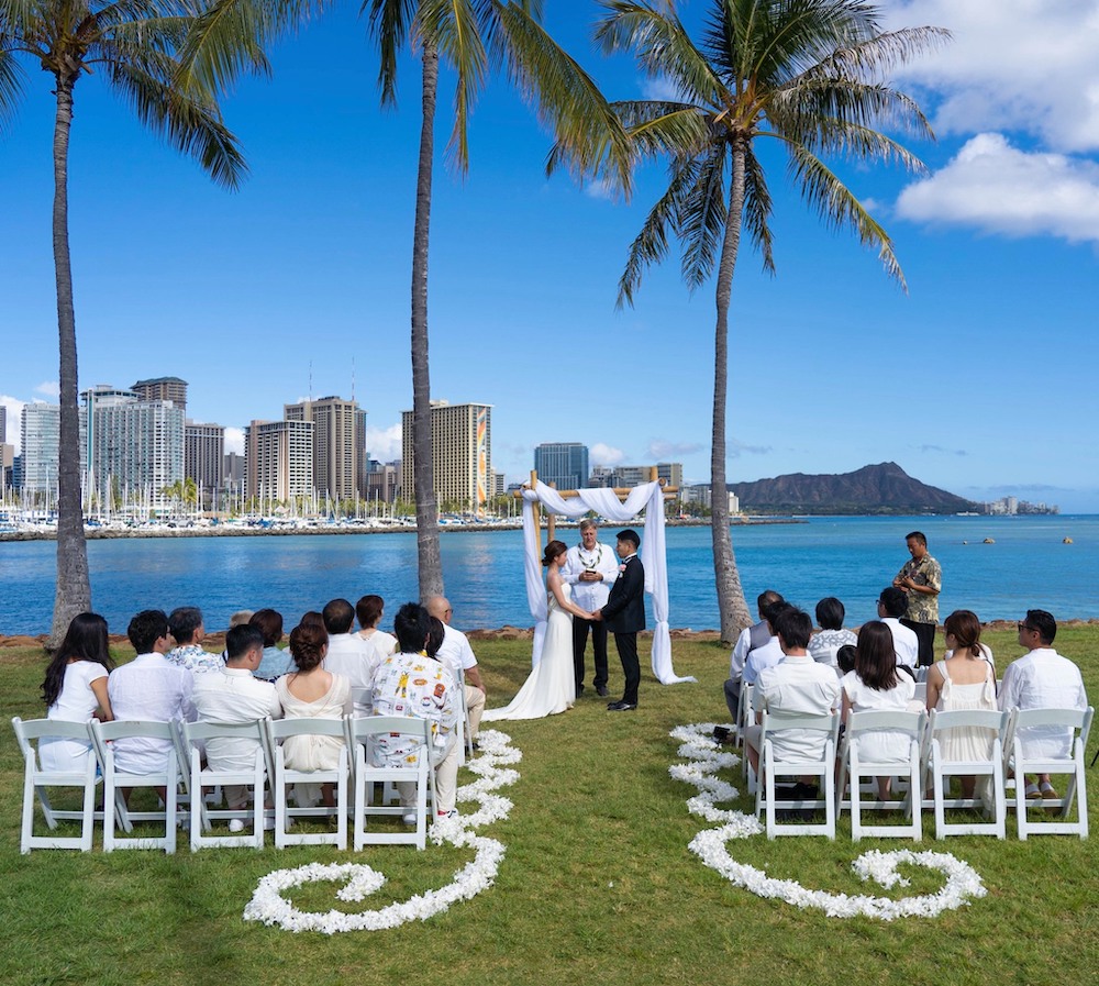 Wedding Chair ウェディングチェア | 1日1組限定のハワイウェディング