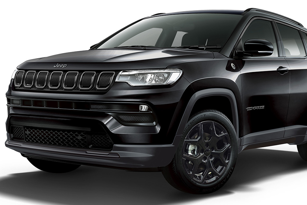 ジープ「コンパス」の限定車「ブラックシャーク」登場！ブラックカラー