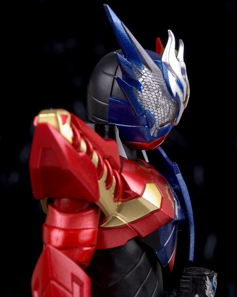 S.H.フィギュアーツ 仮面ライダービルド クローズビルドフォーム