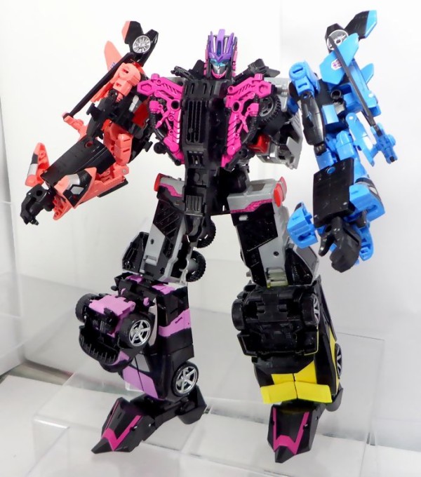メガトロニア「この世界を支配するのは女帝と全ての女達よ！」（タカラ