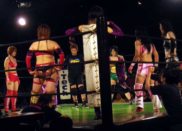 WAVE＠新宿 「catch the WAVE 2011 FINAL」 : いざプロレス観戦記