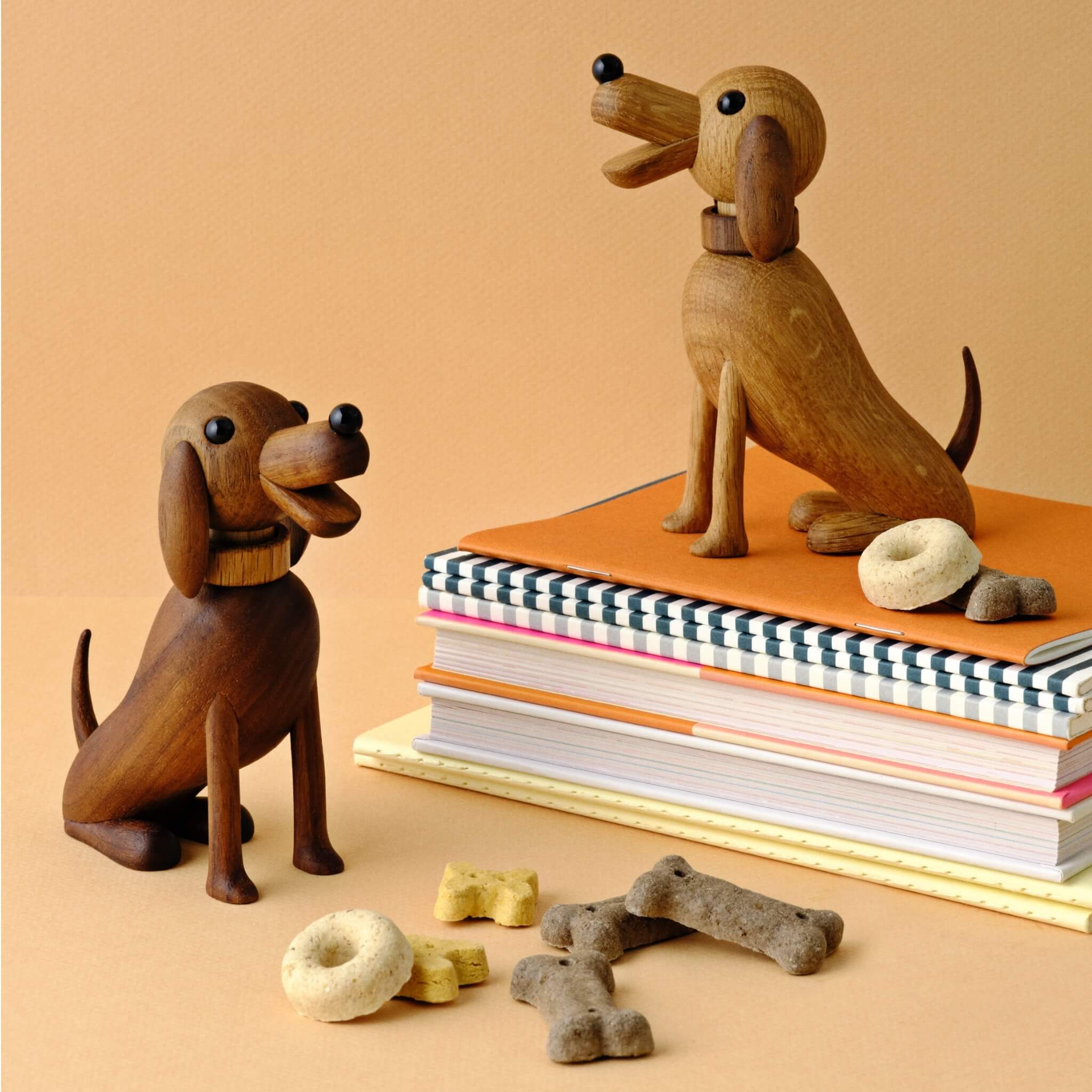 Bella the Dog Figurine | Elegant Oak & Walnut Design – Lucie Kaas