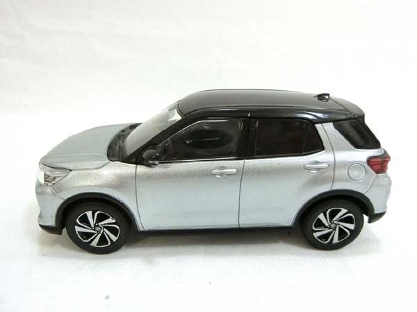 Amazon | ミニカー トヨタ TOYOTA ライズ RAIZE グレー×ブラック 1/30