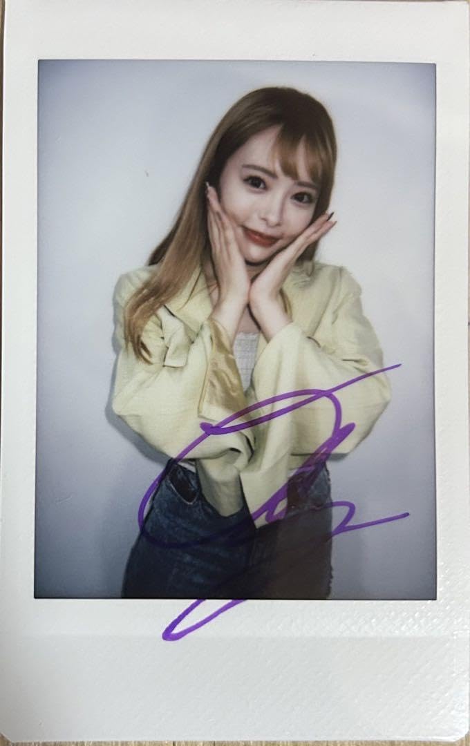 Amazon.co.jp: 小倉由菜 直筆サイン入りチェキ : おもちゃ