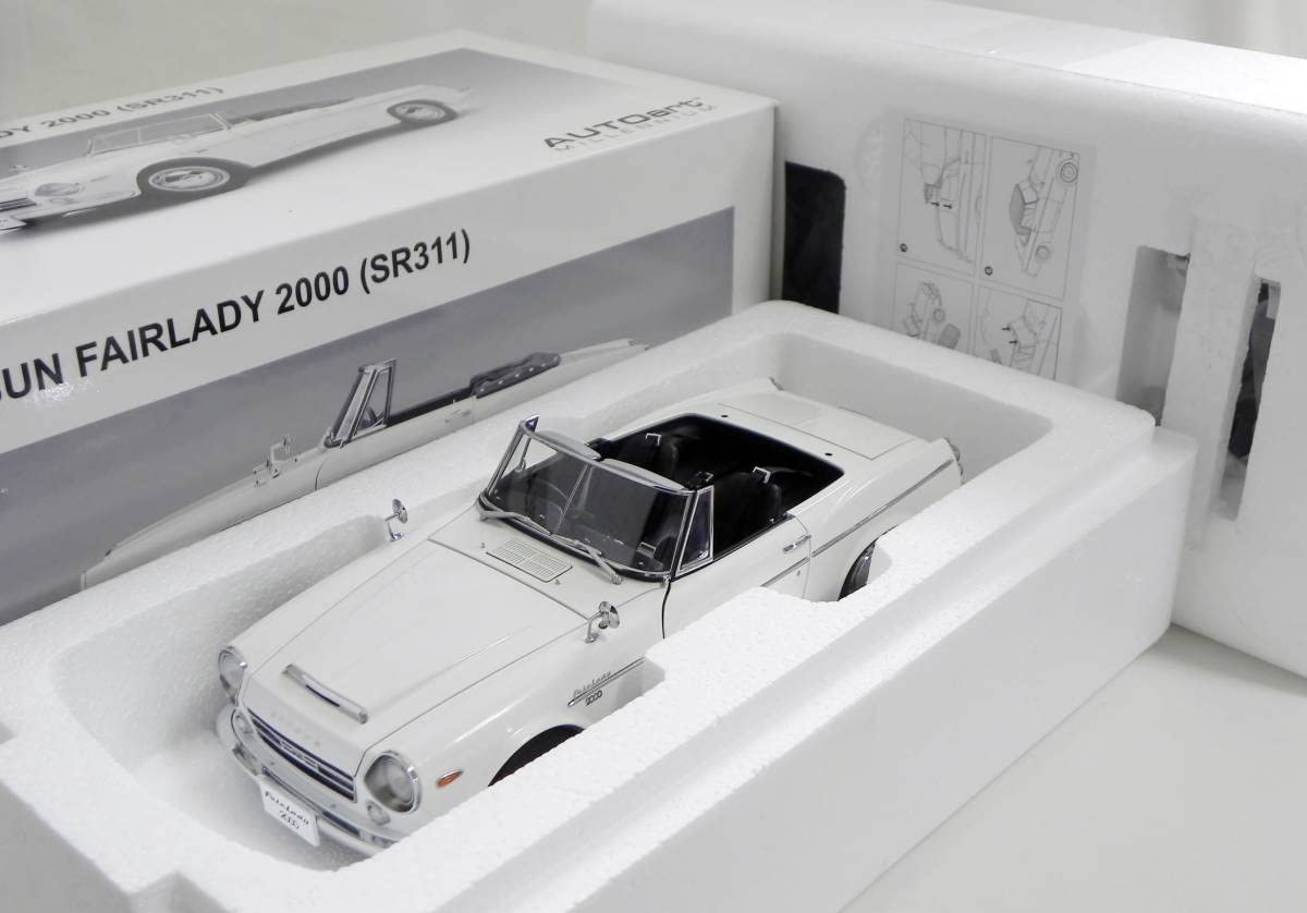 Amazon | オートアート 1/18 ダットサン フェアレディ 2000 (SR311