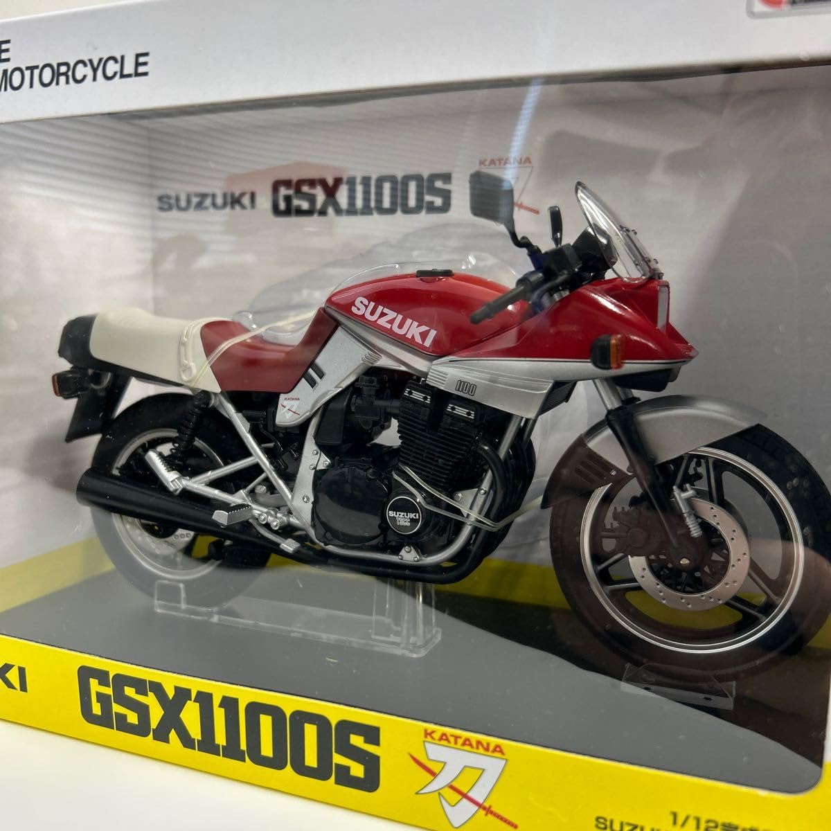 Amazon.co.jp: アオシマ 1/12 SUZUKI GSX1100S KATANA SE 赤 銀 完成品